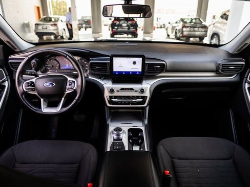 Used 2021 Ford Explorer XLT image 16