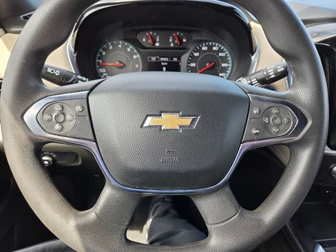 Used 2022 Chevrolet Traverse LS FWD image 17
