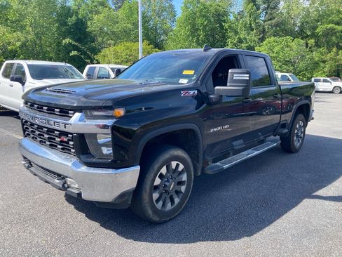 Used 2023 Chevrolet Silverado 2500 LT image 2