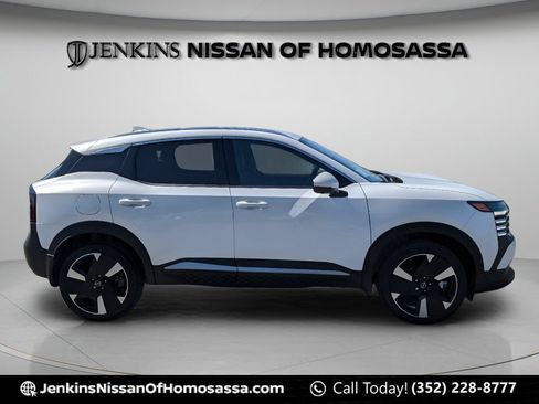 Certified 2025 Nissan Kicks SR AWD/4WD image 2