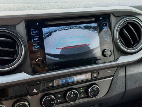 Used 2018 Toyota Tacoma TRD Off-Road AWD/4WD image 14