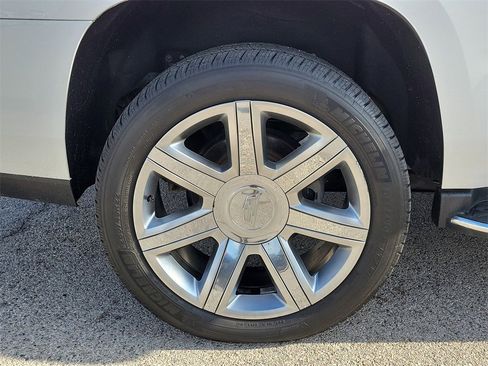 Used 2019 Cadillac Escalade Luxury image 5