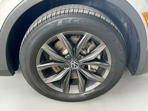 Used 2022 Volkswagen Tiguan SE image 10
