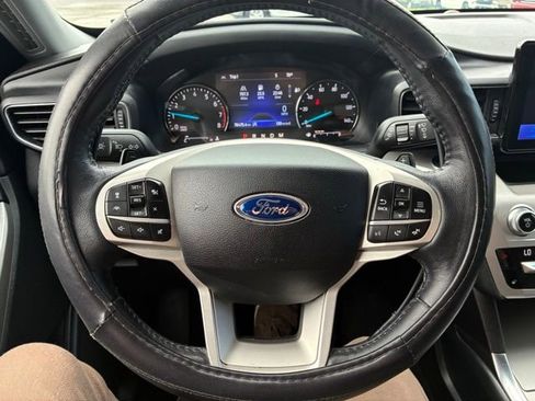 Used 2021 Ford Explorer XLT w/ Equipment Group 202A AWD/4WD image 12