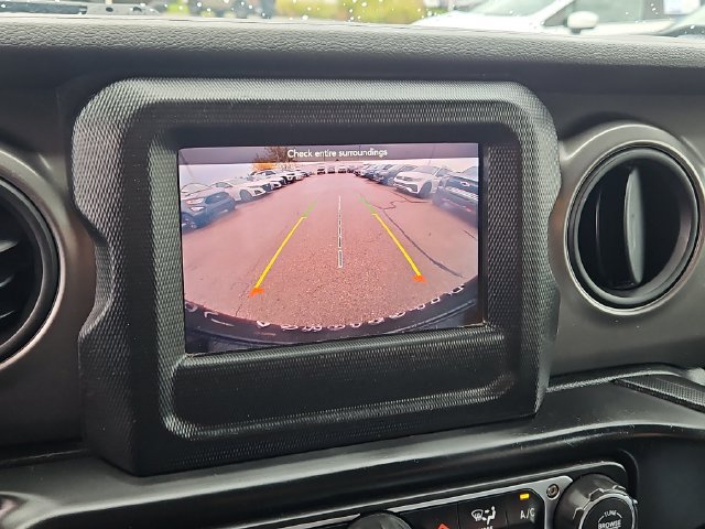 Used 2023 Jeep Wrangler Sport AWD/4WD image 16