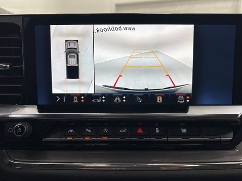 Used 2024 Chevrolet Silverado 1500 High Country w/ High Country Premium Package image 19