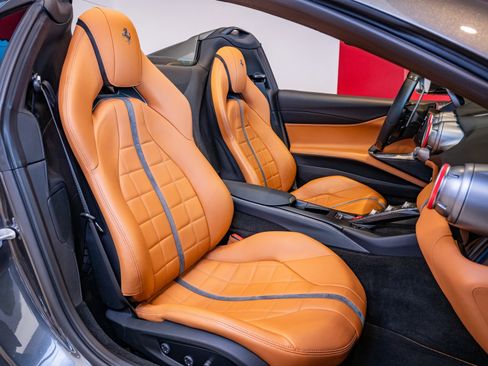 Used 2021 Ferrari 812 GTS image 19