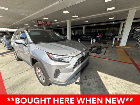 Used 2023 Toyota RAV4 XLE w/ Convenience Package FWD image 3