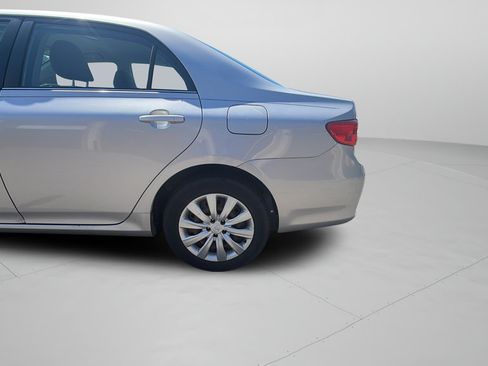 Used 2013 Toyota Corolla LE FWD image 29