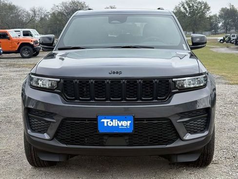 New 2025 Jeep Grand Cherokee Laredo image 3