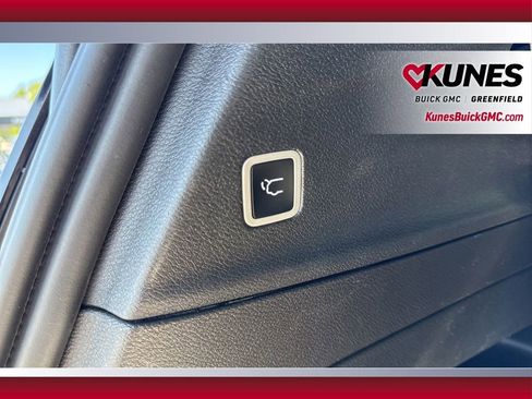 Used 2025 Chrysler Pacifica Select FWD image 38