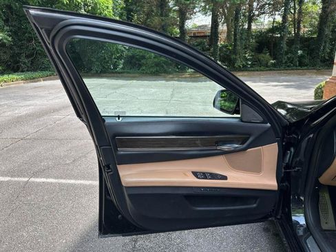 Used 2014 BMW 750Li RWD image 22