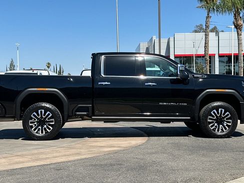 Certified 2025 GMC Sierra 2500 Denali Ultimate AWD/4WD image 3