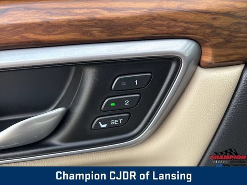 Used 2017 Honda CR-V Touring image 16