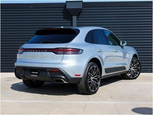 Certified 2025 Porsche Macan image 7