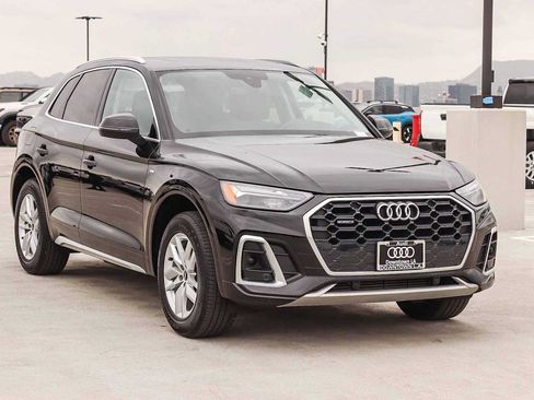 Used 2023 Audi Q5 2.0T Premium w/ Convenience Package AWD/4WD image 3