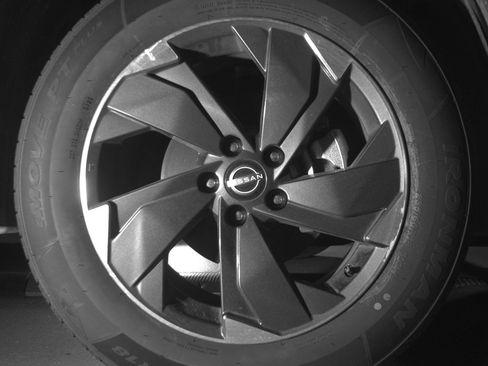 Used 2025 Nissan Rogue SV image 13