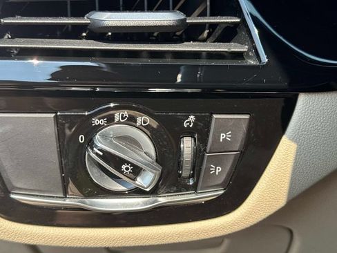 Used 2023 BMW 540i w/ Premium Package RWD image 29