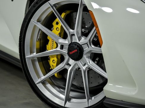 Used 2018 Ferrari 812 Superfast RWD image 4