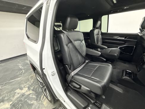 Used 2022 Jeep Wagoneer Series III w/ Premium Group I image 28