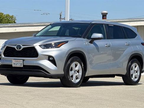 Used 2023 Toyota Highlander LE FWD image 7