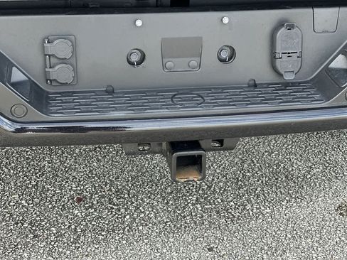 Used 2025 RAM 1500 Laramie w/ Night Edition AWD/4WD image 33