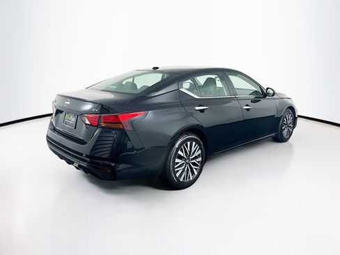 Used 2024 Nissan Altima 2.5 SV image 9