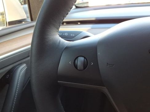 Used 2023 Tesla Model Y Long Range AWD/4WD image 21