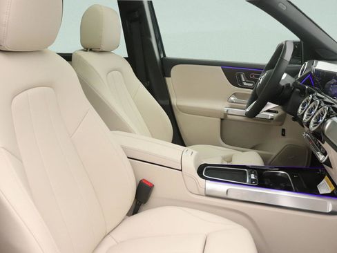 New 2026 Mercedes-Benz GLB 250 image 7