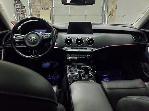 Used 2018 Kia Stinger Premium RWD image 11