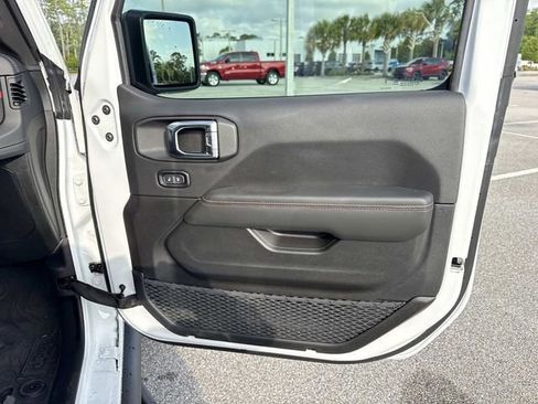 Used 2026 Jeep Wrangler Rubicon AWD/4WD image 9