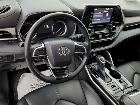 Certified 2022 Toyota Highlander XLE image 37