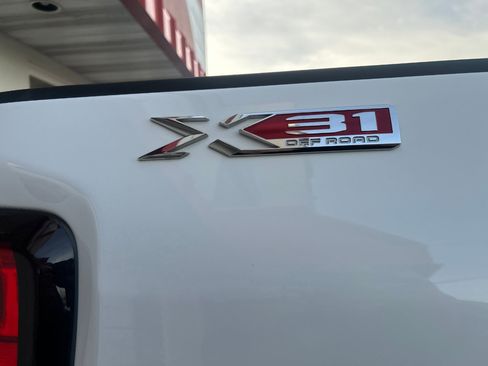 Used 2023 GMC Sierra 3500 SLE image 3