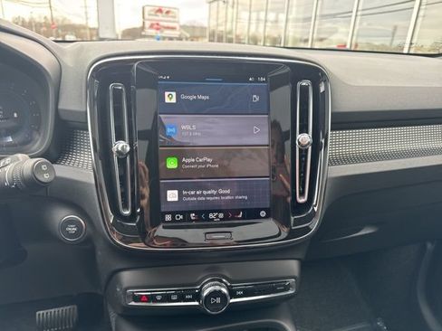 Certified 2025 Volvo XC40 B5 Plus AWD/4WD image 18