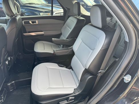 Used 2021 Ford Explorer XLT w/ Equipment Group 202A image 13