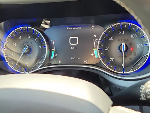 Used 2023 Chrysler Pacifica Touring-L FWD image 24