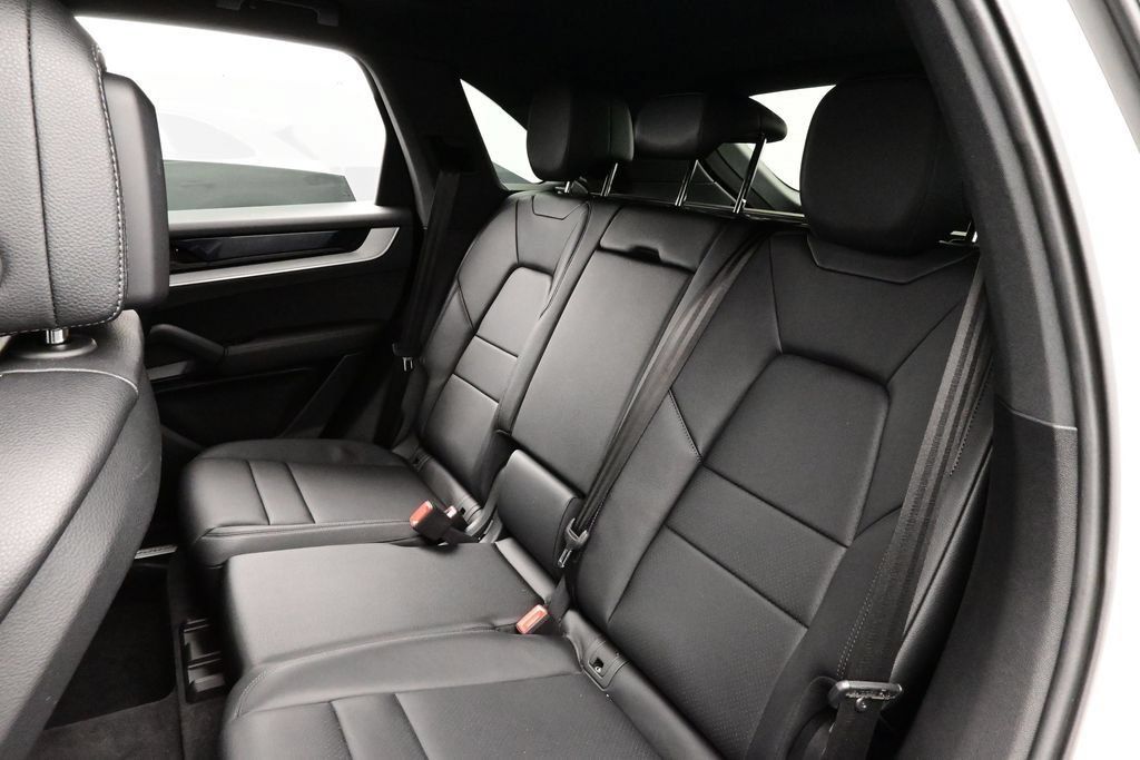 Certified 2024 Porsche Cayenne AWD/4WD image 13