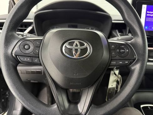 Used 2025 Toyota Corolla LE FWD image 9