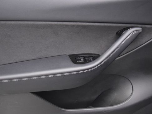 Used 2020 Tesla Model Y Long Range AWD/4WD image 23