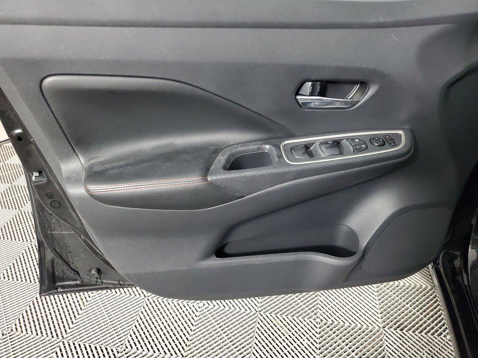 Used 2025 Nissan Versa SR FWD image 18