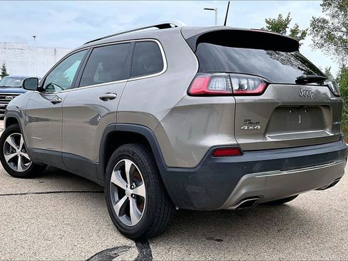 Used 2019 Jeep Cherokee Limited w/ Luxury Group AWD/4WD image 4