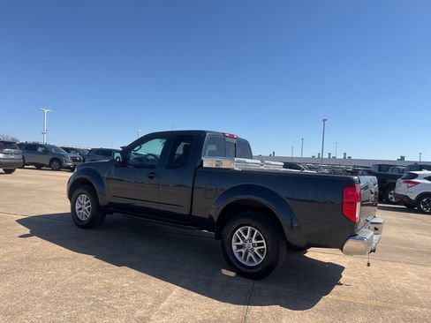 Used 2016 Nissan Frontier SV image 16