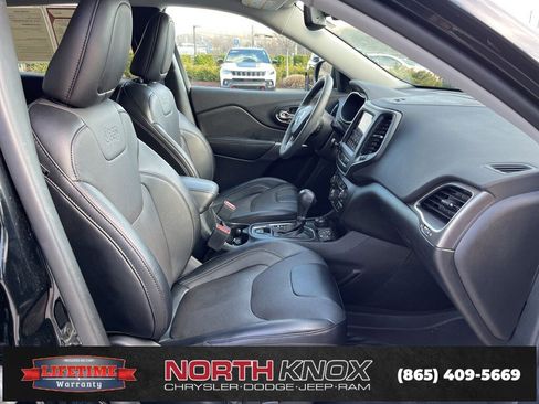 Used 2022 Jeep Cherokee Latitude Lux w/ Sun & Sound Group image 27