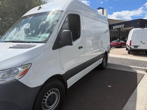 Used 2024 Mercedes-Benz Sprinter 2500 image 3