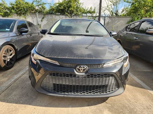 Used 2022 Toyota Corolla LE FWD image 2