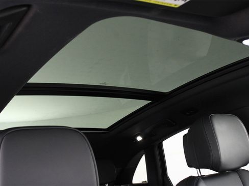 Used 2025 Porsche Macan image 25