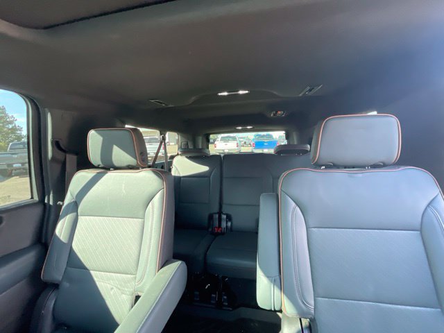 Used 2025 GMC Yukon XL AT4 w/ AT4 Premium Plus Package AWD/4WD image 14