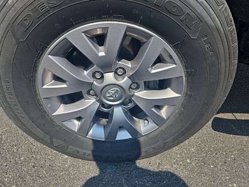Used 2019 Toyota Tacoma SR5 AWD/4WD image 36