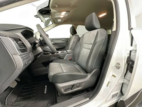 Used 2024 Nissan Rogue SV AWD/4WD image 17