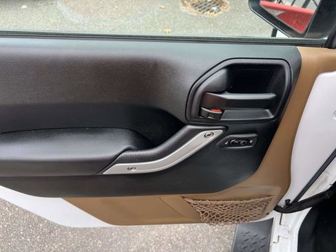 Certified 2017 Jeep Wrangler Unlimited Sahara w/ Dual Top Group image 14